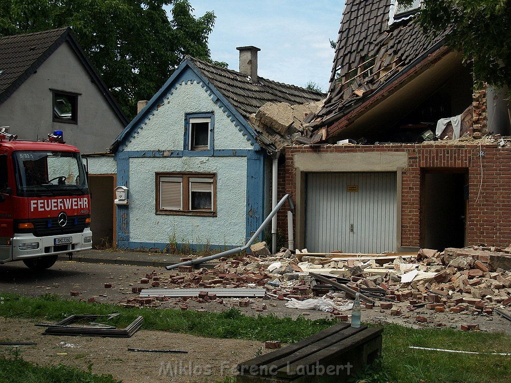Detonation im Haus Erftstadt Dirmertsheim Brueckenstr P570.JPG